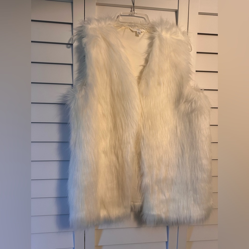 Time and Tru Cream Faux Fur Collar
